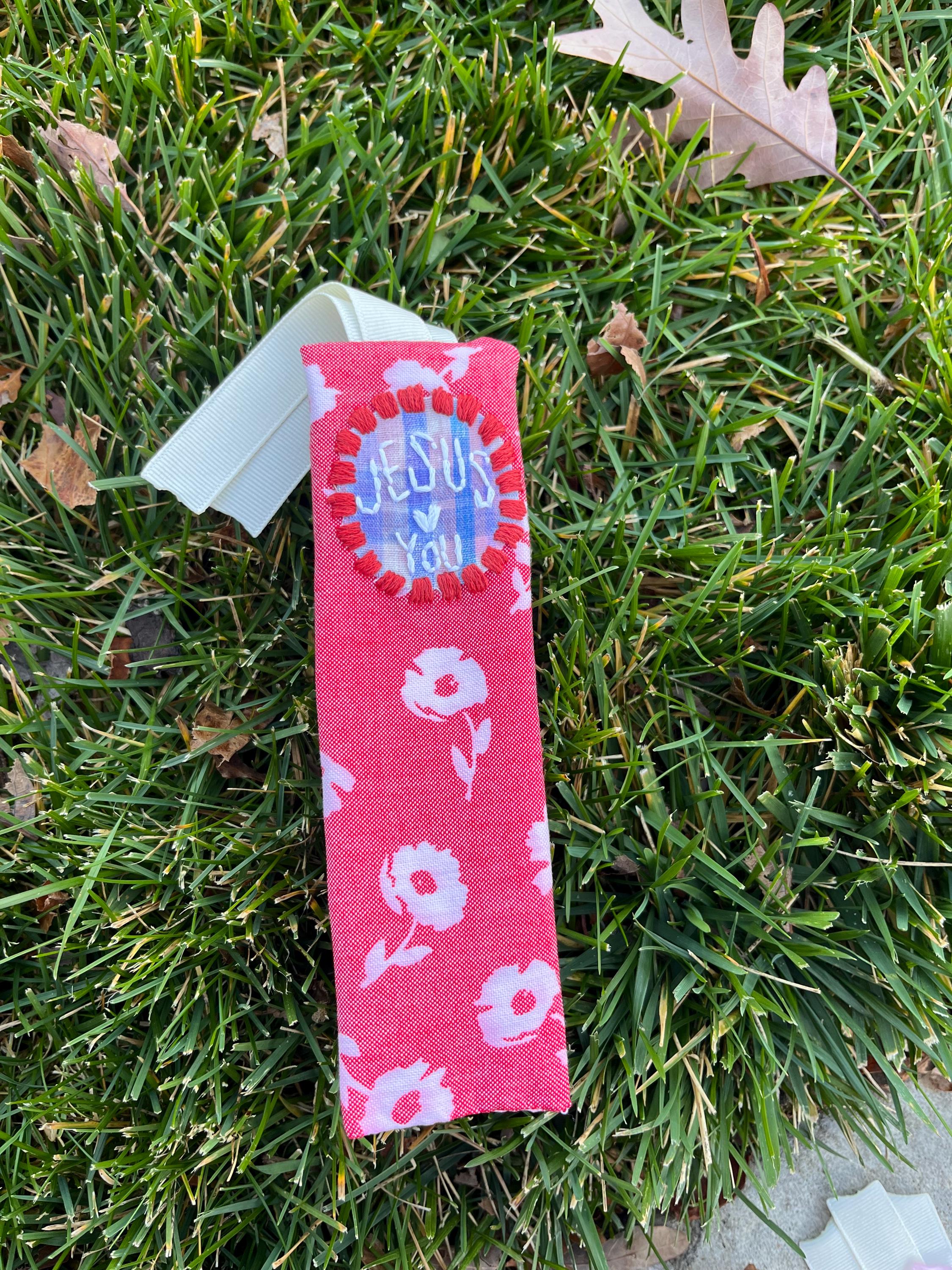 embroidered fabric bible bookmark (Jesus loves you)