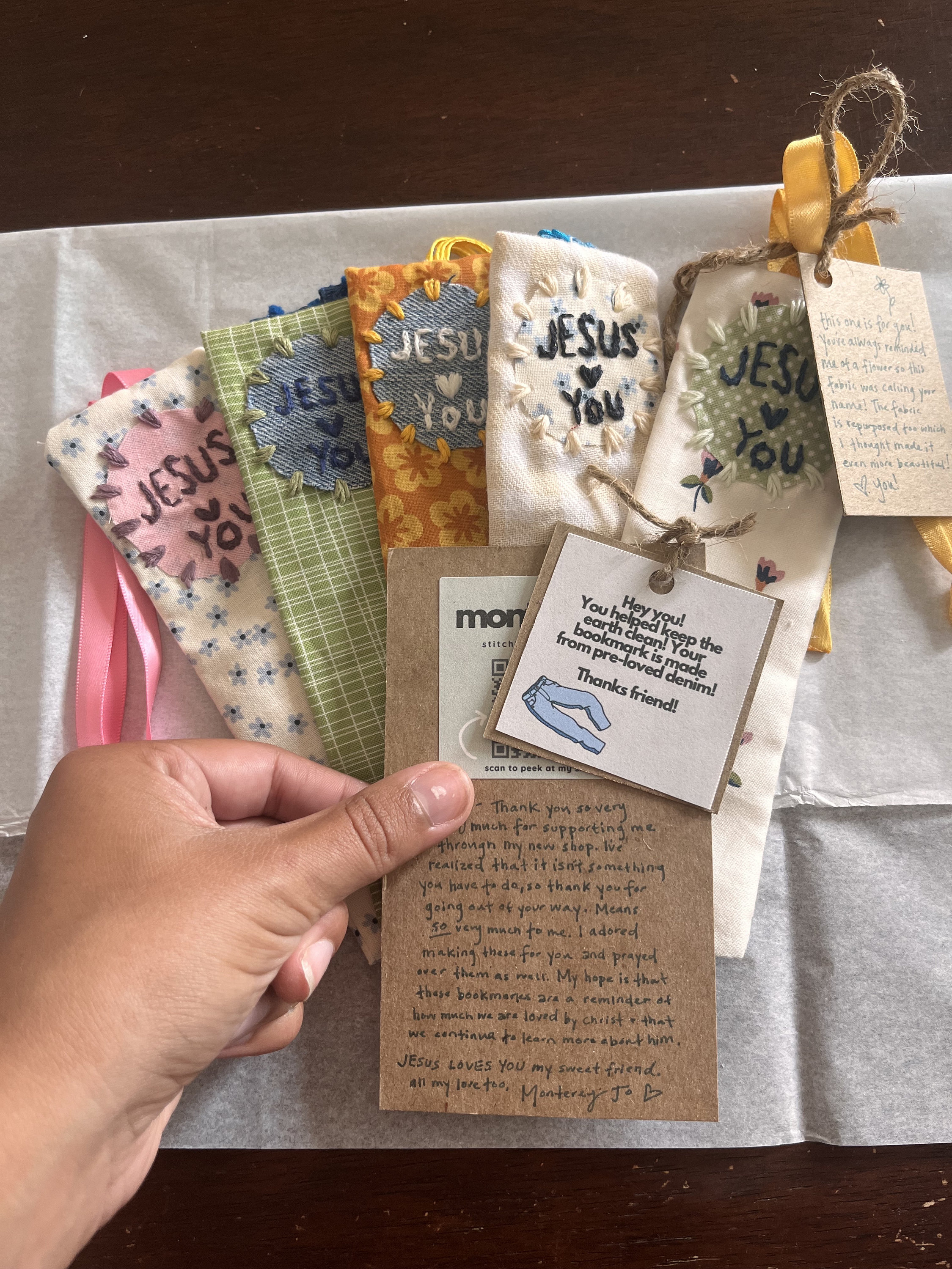 embroidered fabric bible bookmark (Jesus loves you)