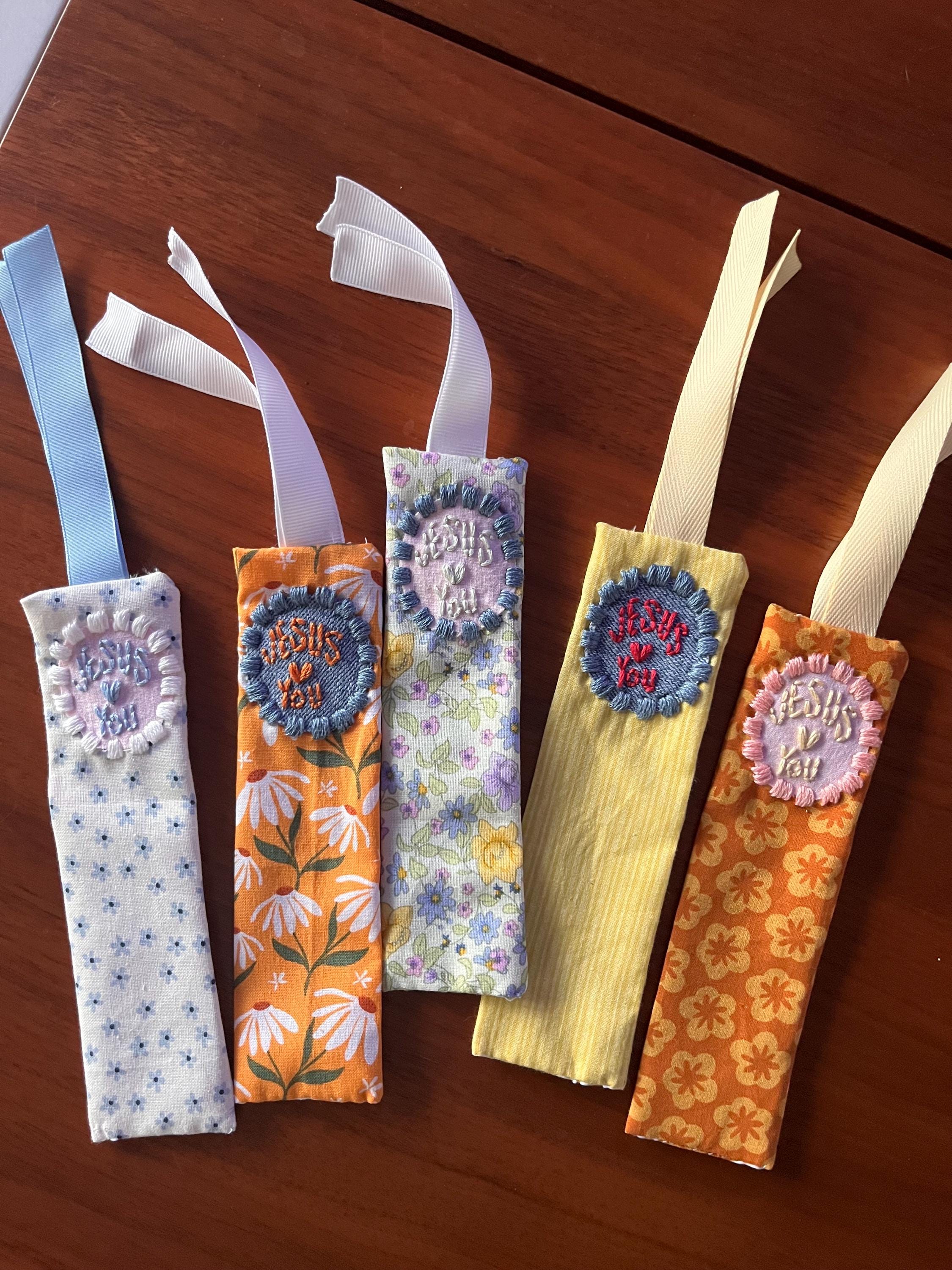 embroidered fabric bible bookmark (Jesus loves you)