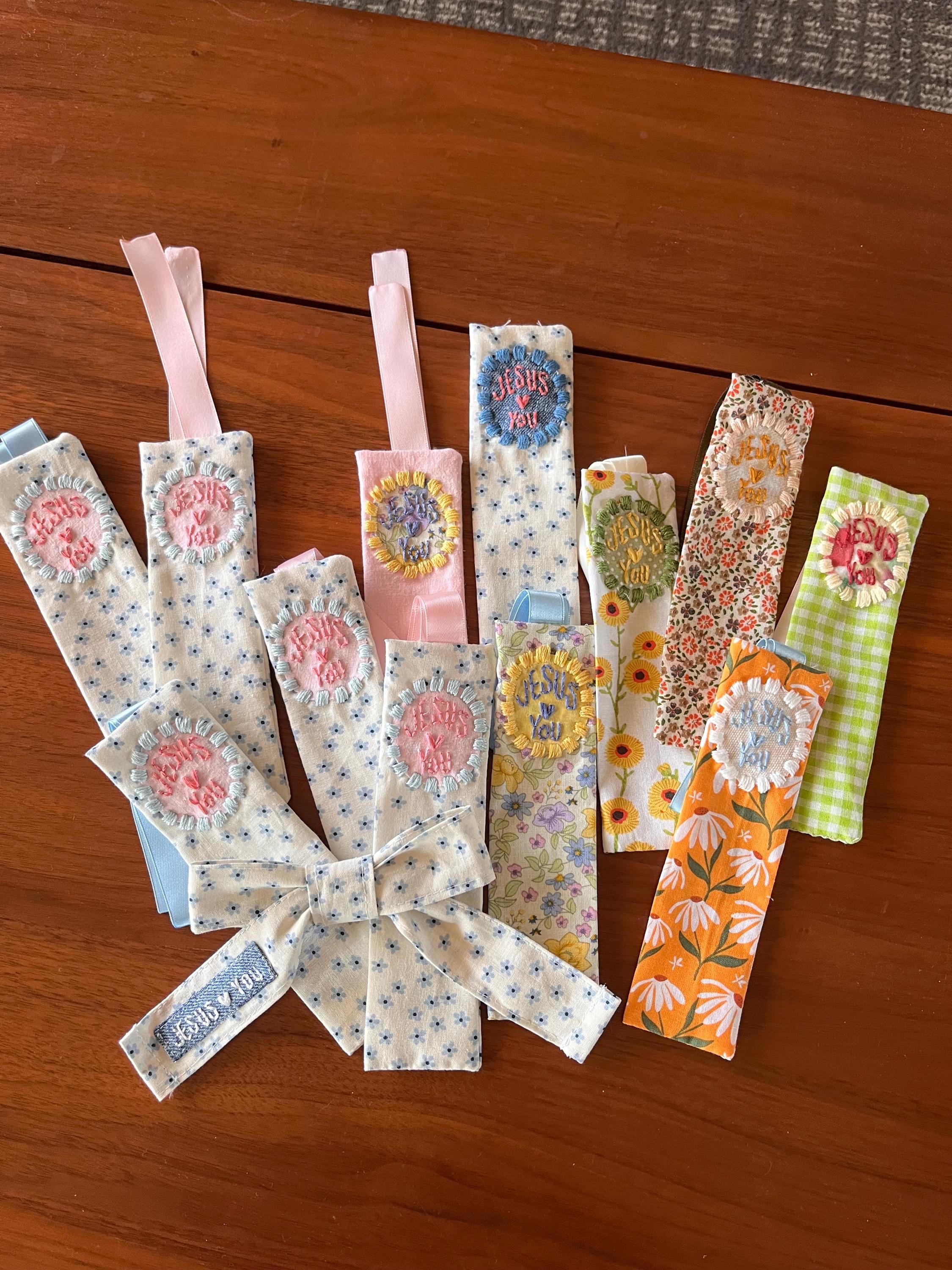 embroidered fabric bible bookmark (Jesus loves you)