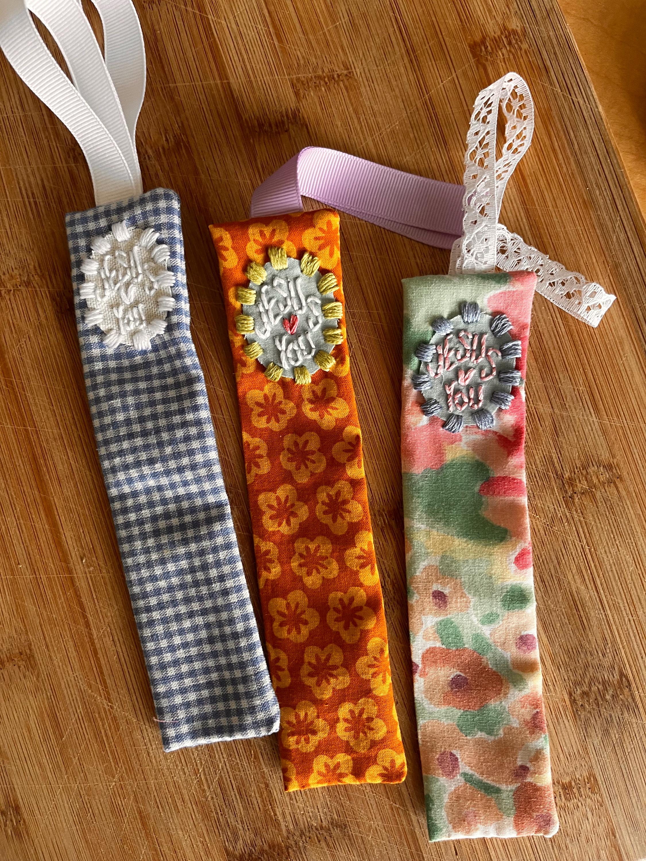 embroidered fabric bible bookmark (Jesus loves you)
