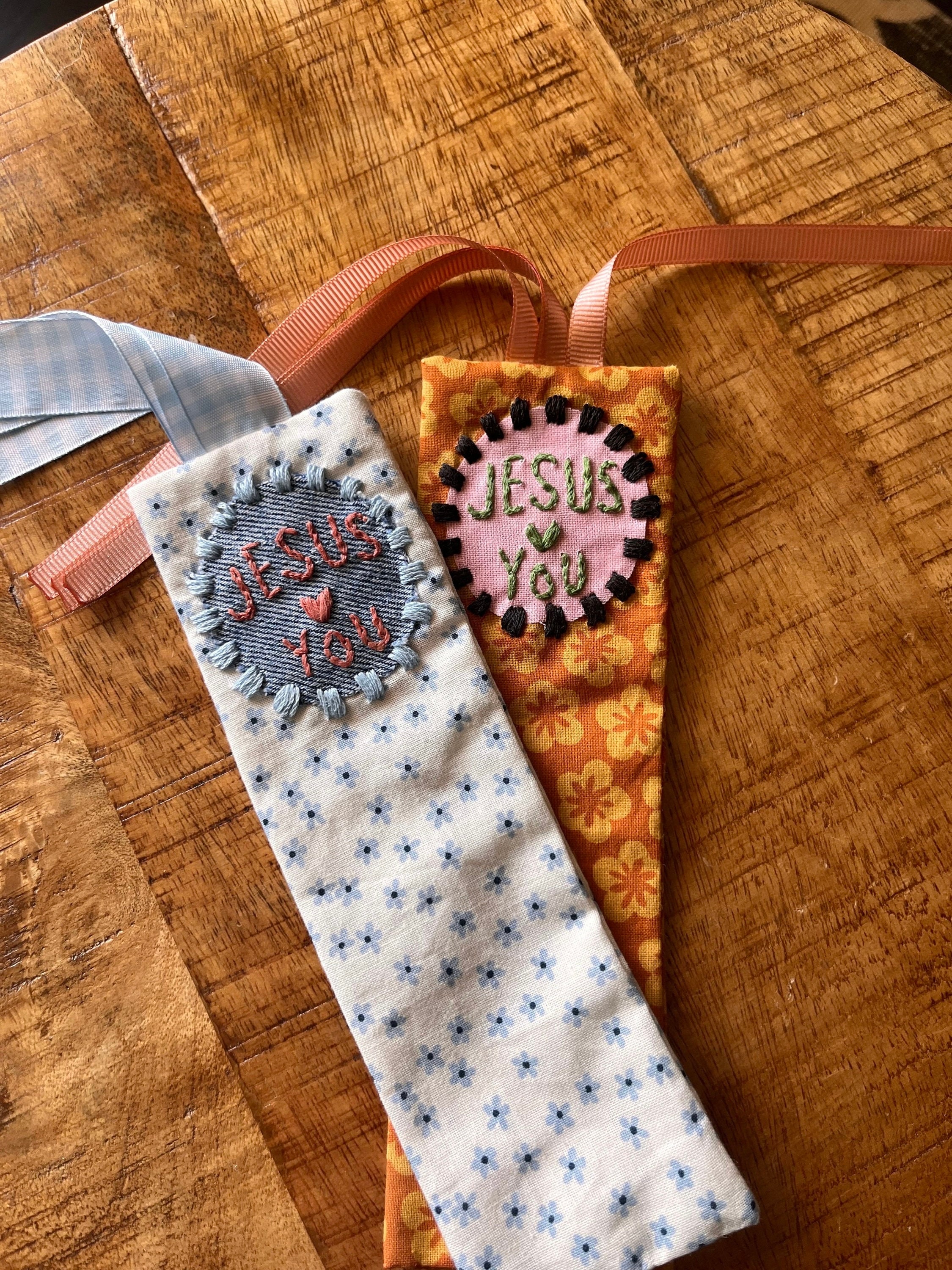 embroidered fabric bible bookmark (Jesus loves you)