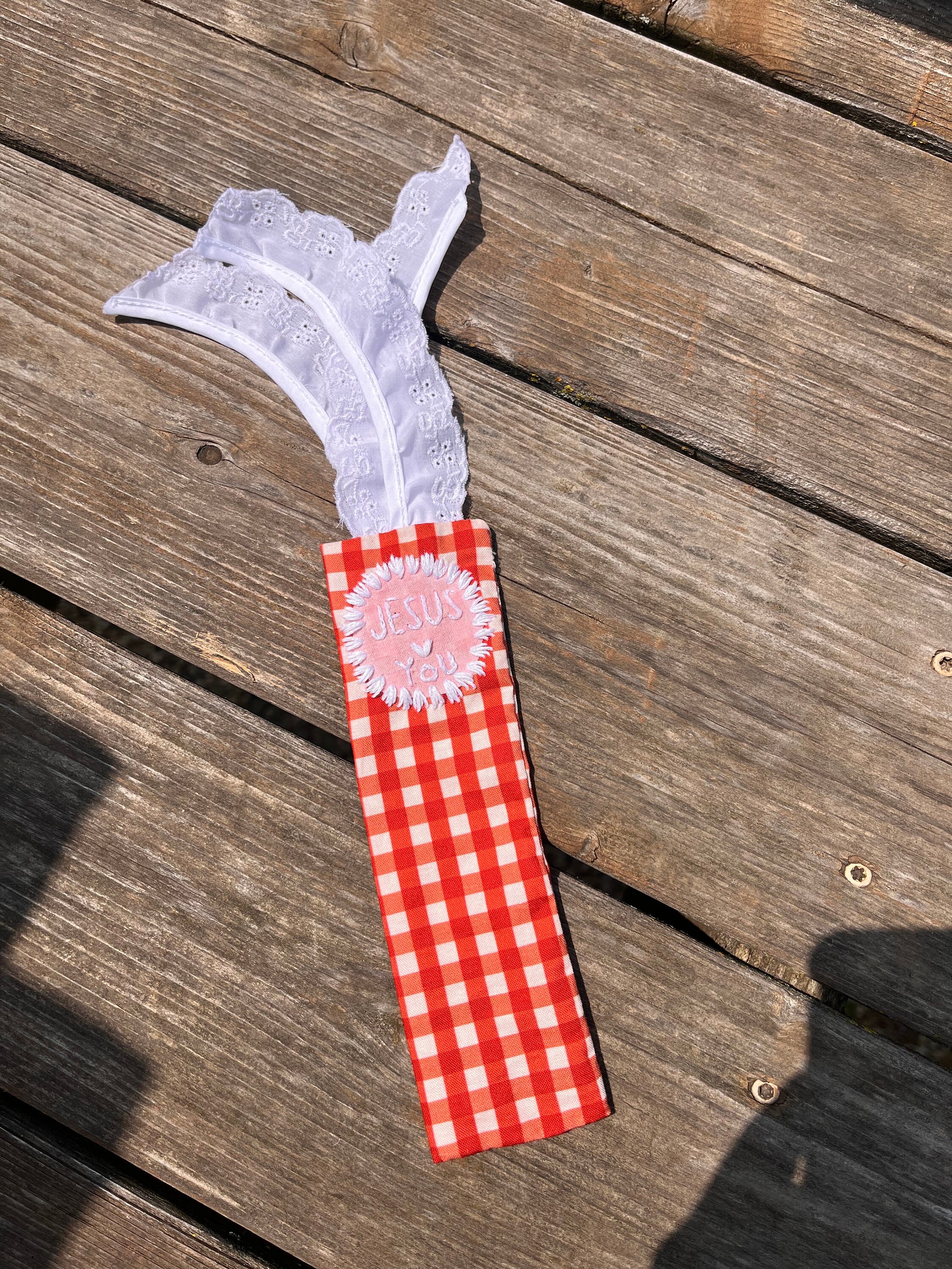 embroidered fabric bible bookmark (Jesus loves you)
