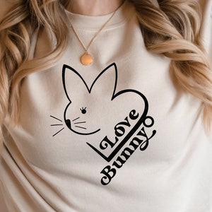 Arquivo de corte de coelho em formato de coração SVG Easter Love Bunny - Perfeito para enfeitar suas decorações de Páscoa, cestas, presentes, camisas | Uso comercial