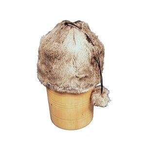 L3-010. Cappello e girocollo Coniglio (due versioni) con pompon.