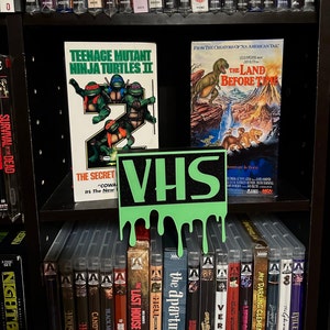 VHS Ooze Dripping Sign / Logotipo de terror / exhibición de estantería / exhibición de estante / Verde