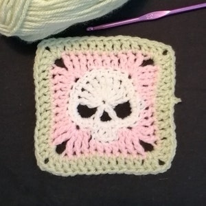 Crochet pattern Skull granny square image 2