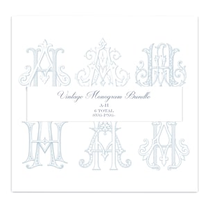 Könnte beinhalten: Eine digitale Sammlung von sechs hellblauen Vintage-Monogramm-Designs mit verzierten, geschwungenen Buchstabenkombinationen. Der zentrale Text lautet: Vintage Monogram Bundle, A-H, 6 TOTAL, SVG-PNG. Diese grafischen Buchstaben sind in zwei Reihen angeordnet.