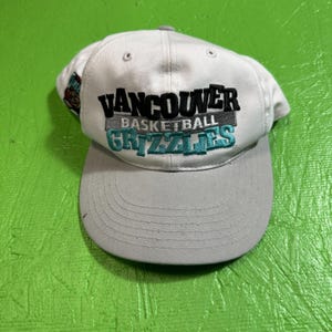 Vintage Vancouver Grizzlies Hat Cap Snap Back NBA Basketball White Gray Mens 90s
