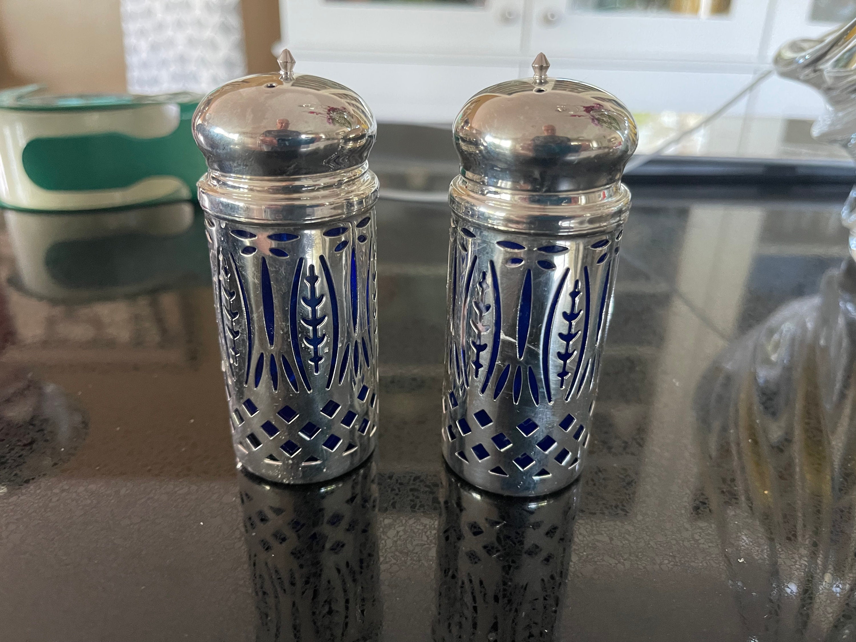 Maxistal Salt And Pepper Shaker Set Spice Dispenser Refillable Design Cut Crystal Seasoning Shaker Kitchen Decor For Cooking Table,RV,Dinner