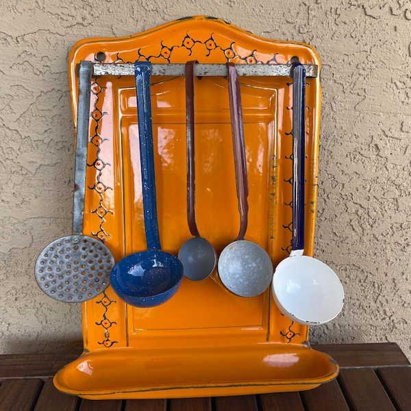 Soporte para utensilios de cocina de esmalte francés rústico naranja con 5 cucharones