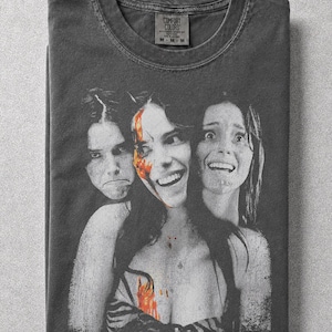 Camiseta Retro Nikki Obsession, Camiseta Comfort Colors Obsession com Estampa Gráfica de Filme de Terror, Presente Unissex para Mulheres e Homens imagem 1