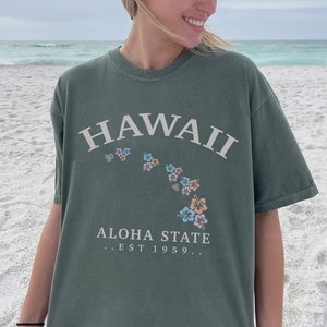(My Queen 21) Hawaii Custom T Shirt Hibicus Flowers and Polynesian Pattern Blue RLT14
