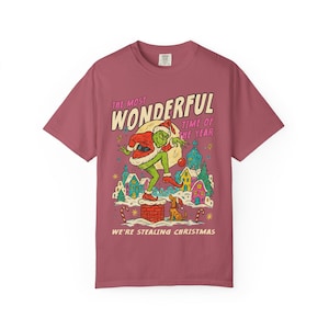 Camiseta navideña vintage de los 90 - Camiseta divertida de personajes navideños de Comfort Colors - Camiseta de vacaciones universales de Stealing Christmas Crimson
