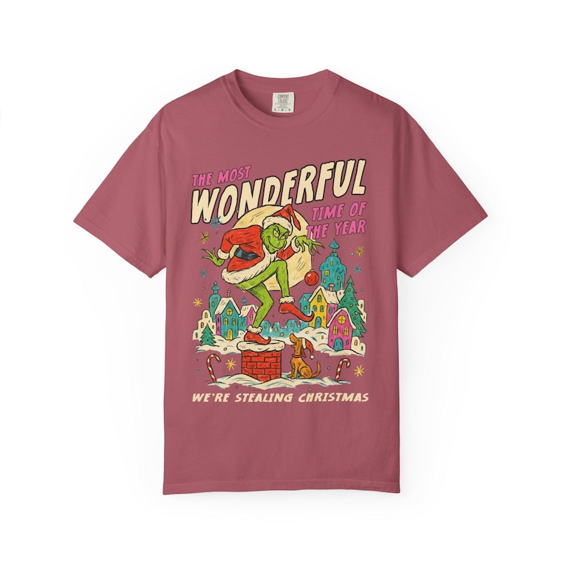 Camiseta navideña vintage de los 90 - Camiseta divertida de personajes navideños de Comfort Colors - Camiseta de vacaciones universales de Stealing Christmas Crimson