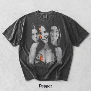 Camiseta Retro Nikki Obsession, Camiseta Comfort Colors Obsession com Estampa Gráfica de Filme de Terror, Presente Unissex para Mulheres e Homens Pepper