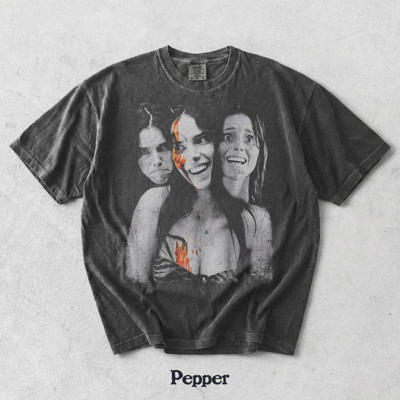 Camiseta Retro Nikki Obsession, Camiseta Comfort Colors Obsession com Estampa Gráfica de Filme de Terror, Presente Unissex para Mulheres e Homens Pepper
