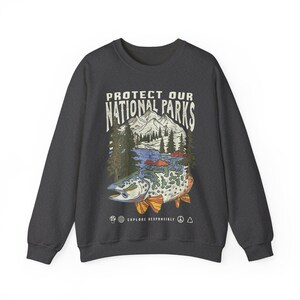 Sudadera unisex de los Parques Nacionales de los 90, camiseta de chica granola, jersey con el lema "Respeta la fauna local", ropa de senderismo y acampada, camiseta Wanderlust imagen 7