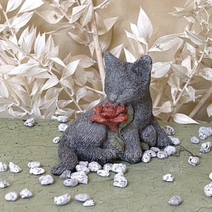 Cat Rose Statue | Pet Memorial Gift | Handmade Cat Figurine Statue with Rose | Concrete Cement Animal | Cat Decor | Cat Memorial Figurine