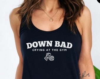 Swiftie gefoltert Dichter Tank Top | Down Bad Crying im Fitnessstudio Tank | Taylor Gym T-Shirt | T. Swift Workout Geschenk für Frau | Geschenk für Freund