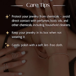 Pode incluir: Um gr&aacute;fico informativo intitulado Care Tips com instru&ccedil;&otilde;es para o cuidado de joias. O texto aconselha a proteger as joias de produtos qu&iacute;micos, guard&aacute;-las na caixa quando n&atilde;o estiverem em uso e polir com um pano macio.