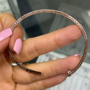 Real Solid Gold Bangle Bracelet / Real Gold Jewelry / High-Quality Jewelry / Natural Diamond Bracelet / Conflict-Free Diamonds / Diamond Bangle in 14k Gold / 14k Gold Diamond Bangle / Diamond Flexible Bracelet / Diamond Flexi Bangle / Dainty Bangle