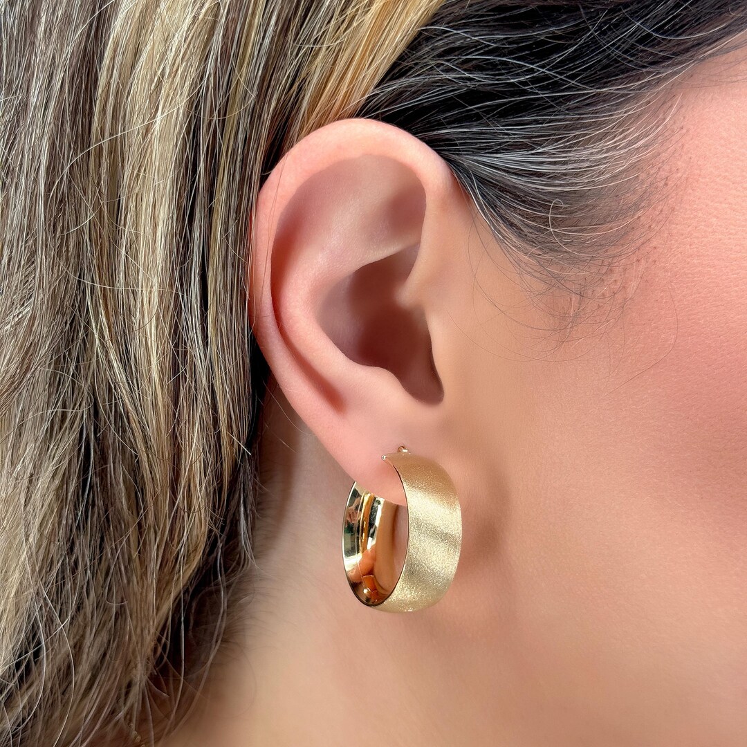 あい　Classic Hoops Thick Small Gold Classic Thick Gold Hoop Earrings | Statement Hoops