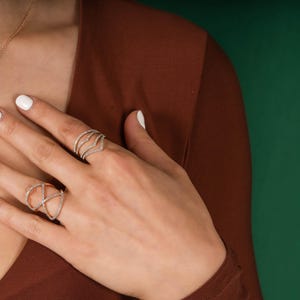 Anillo de diamantes en forma de X, anillo geométrico de oro macizo, delicado anillo cruzado con diamantes naturales imagen 3