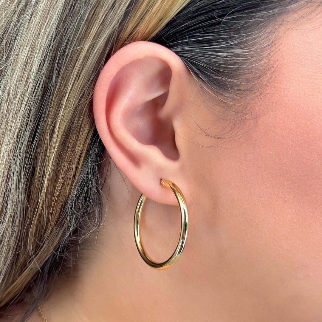 あい　Classic Hoops Thick Small Gold 14k Gold Round Hoop Earrings - Hollow Italian Gold Earrings