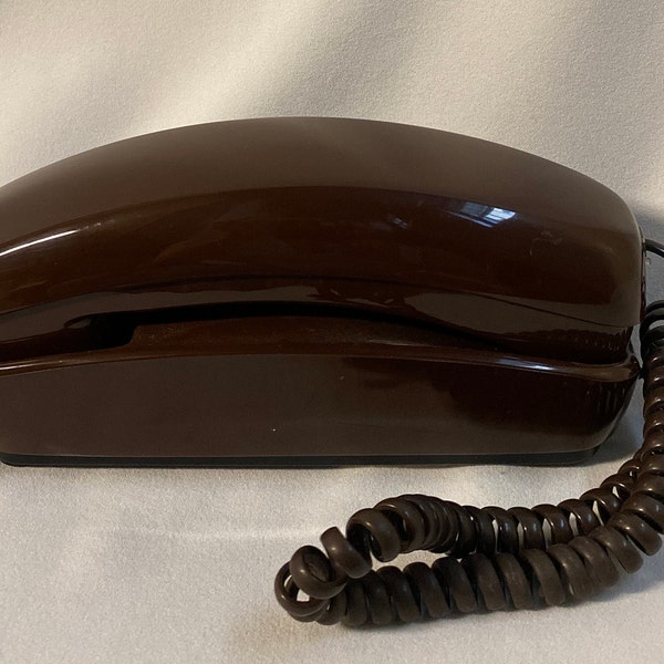 Téléphone vintage. Bordure brune