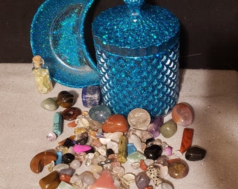 Lidded vessel with crystals