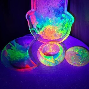 Blacklight responsive resin and hand made custom alcohol ink Hamsa,moon bowl and jar set.