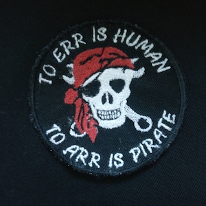 To err is human, to arr is pirate (Pirate skull) cloth sew-on patch