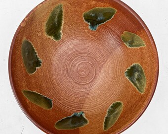 Bol de cerámica de estudio firmado, con diseño de hojas, esmalte verde terracota, 21,5 cm (8,5 pulgadas)