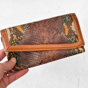 VTG Brahmin Wielokolorowy portfel ze skóry wężowej w kolorze brązowym, pomarańczowym i turkusowym, w kolorze pytona