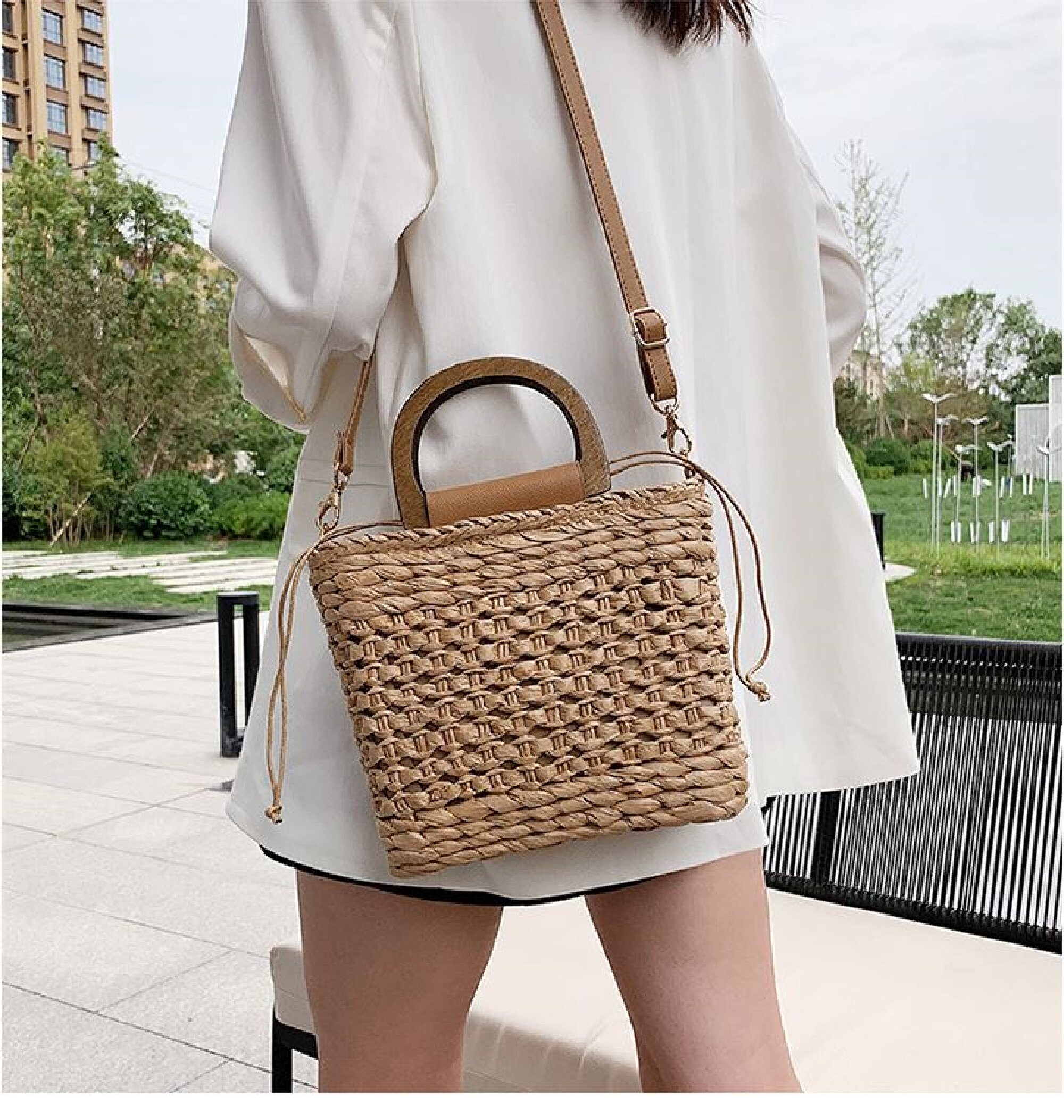 Women's Handwoven Straw Beach Tote Bag