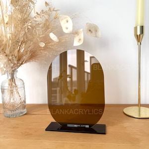 Letrero de mesa acrílico en blanco con arco ovalado