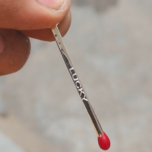 925 Sterling Silber Match Stick personalisierter Emaille Charm Anhänger, handgefertigter Halskettenanhänger