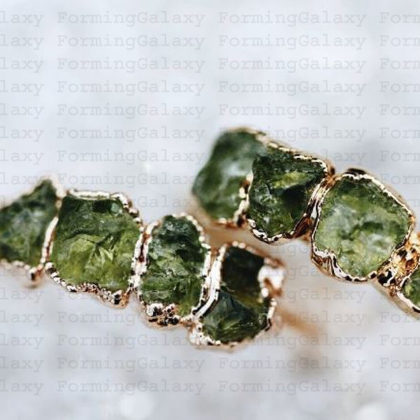 Bague péridot vert brut naturel, pierre de naissance, bijoux électroformés avec pierres précieuses, bague en cristal, bijoux en pierre organique, bague en cuivre fait main,