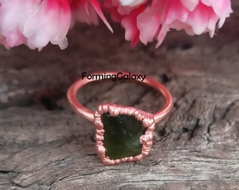 Natürlicher roher Peridot Electroformed Ring, Statement-Ring, zierlicher Ring, Geschenk für sie, galvanisierter Ring, Geschenk für Sis, Geburtsstein Ring, Ring