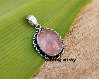 Ciondolo ovale in quarzo rosa, montatura in argento sterling 925