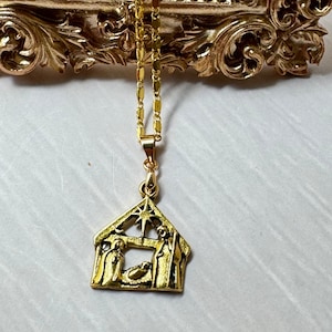 Chain with manger scene pendant, Birth of Jesus, Nativity scene, Secret Santa Gift, Catholic Nativity jewelry, Gift for best friend