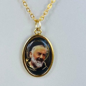 Collana placcata oro con medaglia di Padre Pio, Gioiello cattolico di Padre Pio, Dono di fede, Dono per la salute, Dono per la nonna, Dono di protezione