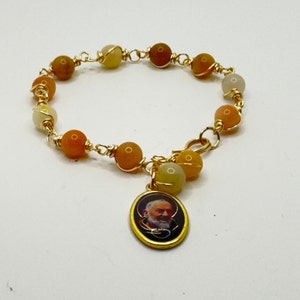 Padre Pio jade bracelet with Italian medal, Saint Padre Pio jewelry, Gift of faith, Catholic bracelet, Gift for health, Birthday Mom gift