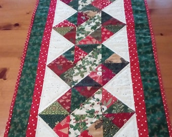 Christmas Twist Table Runner PDF