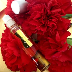 Oeillets Rouges (Red Carnations)   Voile de Parfum pulse roller perfume pen 10 ml