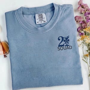 21スクワッドのバースデーシャツ、ナッシュビルの21歳の誕生日パーティークルー、親友へのプレゼントアイデア、21歳の母、ついに合法化 EST 2004、チャプター21