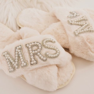 Faux Fur Bride Slippers| Mrs Slippers|Customized Slippers|Pearl Rhinestone Slippers
