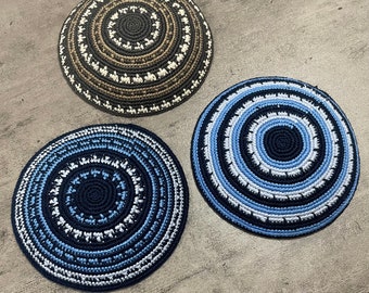 Kipás de ganchillo hechas a mano con hermosos diseños / Tejido apretado / 5 pulgadas de diámetro / 100% algodón / Hechas en Jerusalén, Israel
