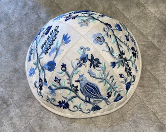 Kipa autêntica bordada com pássaros | Yarmulke especial, feita à mão em Israel - Presente religioso perfeito
